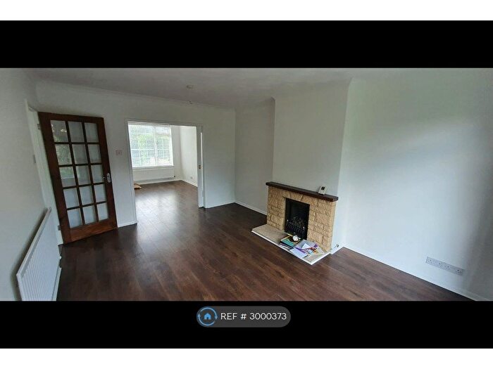 3 Bedroom Semi Detached House To Rent In The Crescent, Reading, RG6