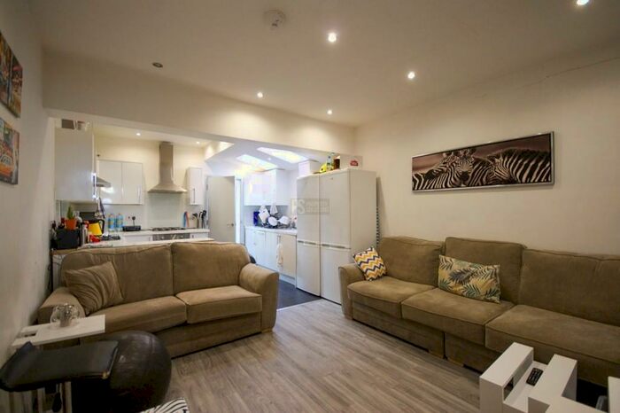 8 Bedroom Terraced House To Rent In Rookery Road - Bath Student Property, B29