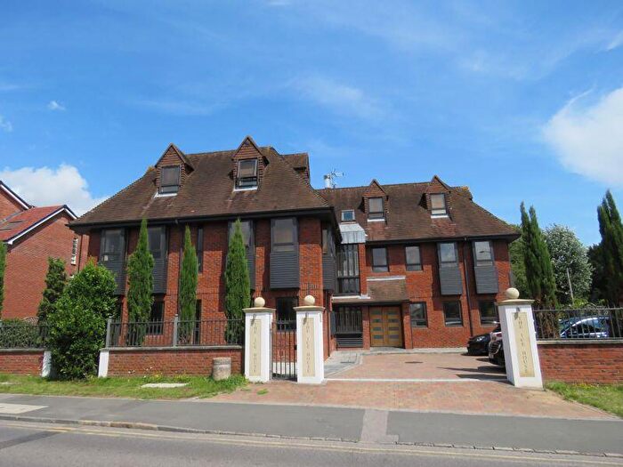 2 Bedroom Flat To Rent In Central Marlow, SL7