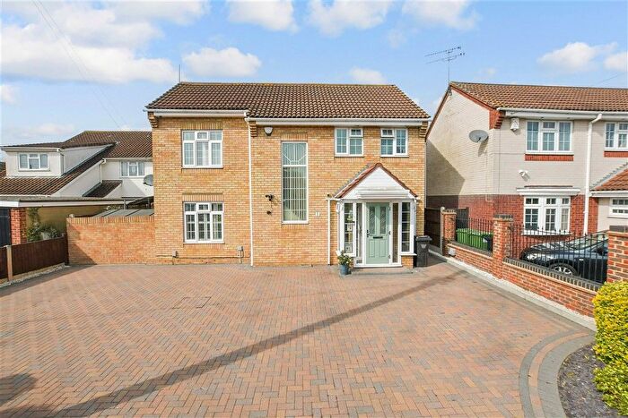 4 Bedroom Detached House For Sale In High Road North, Steeple View, Basildon, Essex, SS15