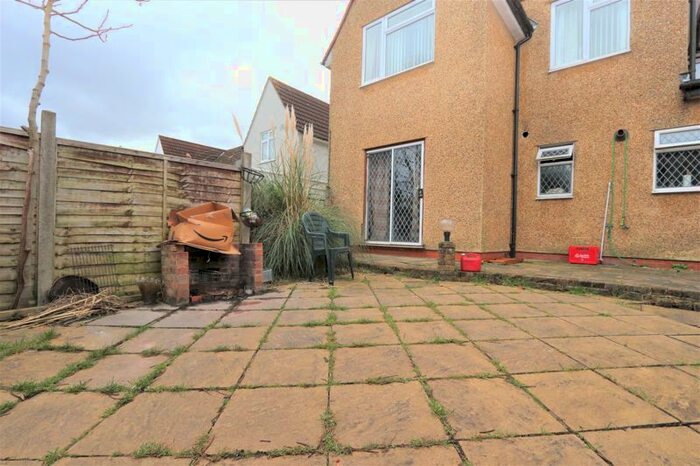 3 Bedroom Flat To Rent In Oakleigh Road North, London, N20