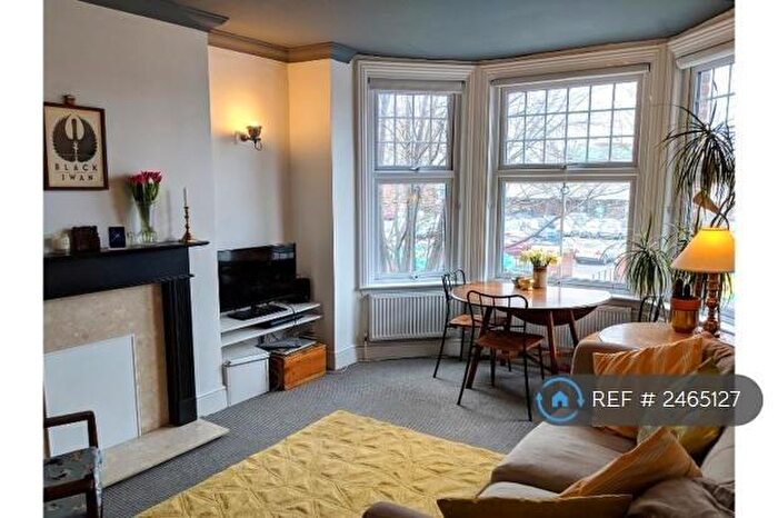 2 Bedroom Flat To Rent In Hanover Park, London, SE15