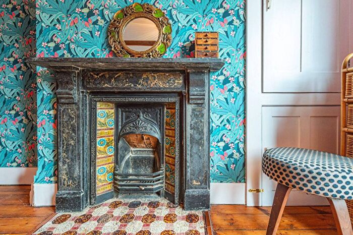 5 Bedroom Terraced House For Sale In Holmewood Gardens, Brixton Hill, London, SW2