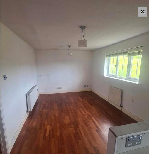 2 Bedroom Flat To Rent In Wensleydale Mews, Leeds, West Yorkshire, LS12