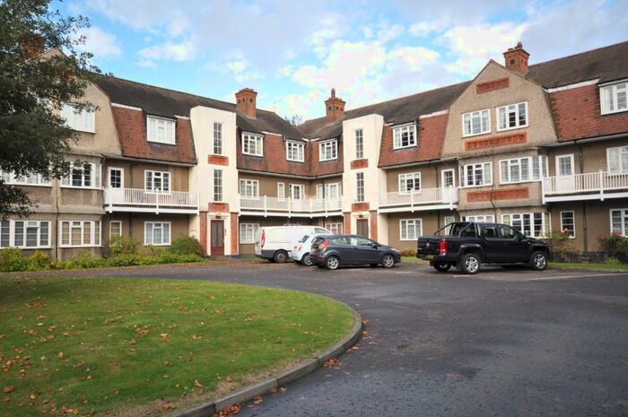 2 Bedroom Flat To Rent In Clovelly Court Upminster Road Hornchurch Essex, RM11