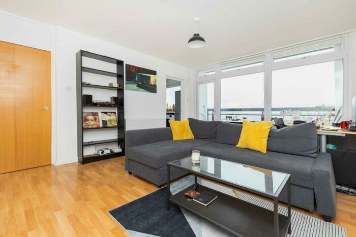1 Bedroom Flat For Sale In Daubeney Road, Clapton, E5