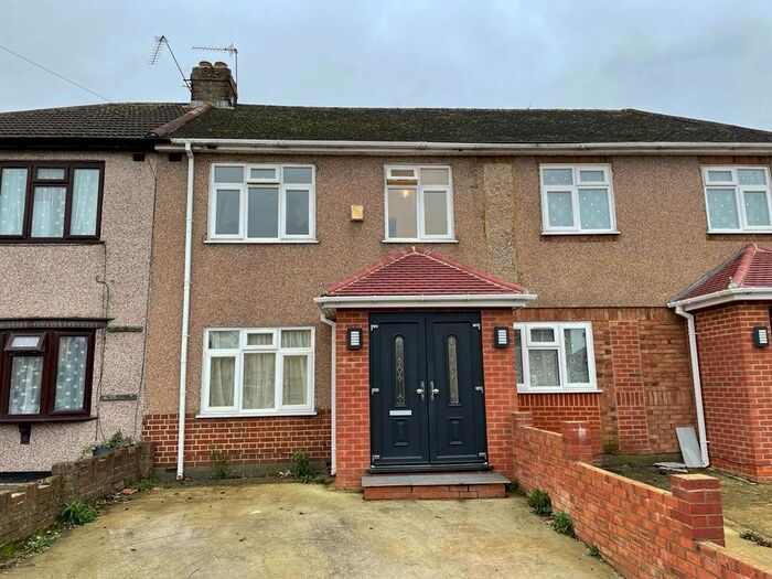 3 Bedroom Semi-Detached House To Rent In Willow Tree Lane, Yeading, Hayes UB4