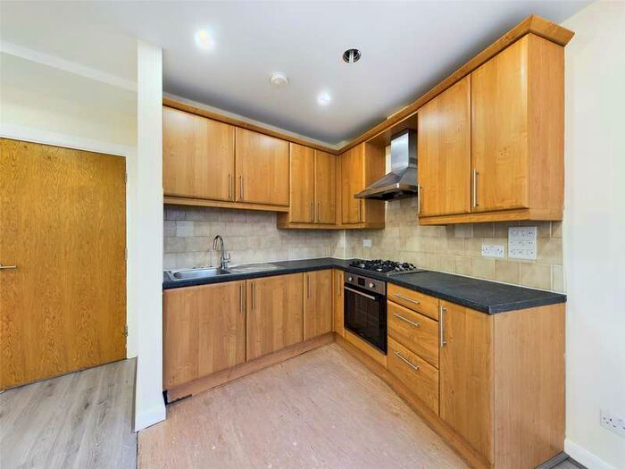 3 Bedroom Apartment To Rent In High Street, London, NW10