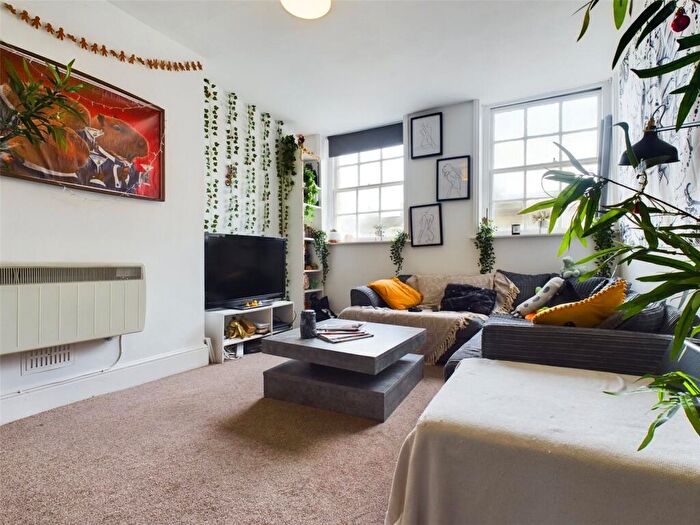 2 Bedroom Apartment To Rent In Oriental Place, Brighton, BN1