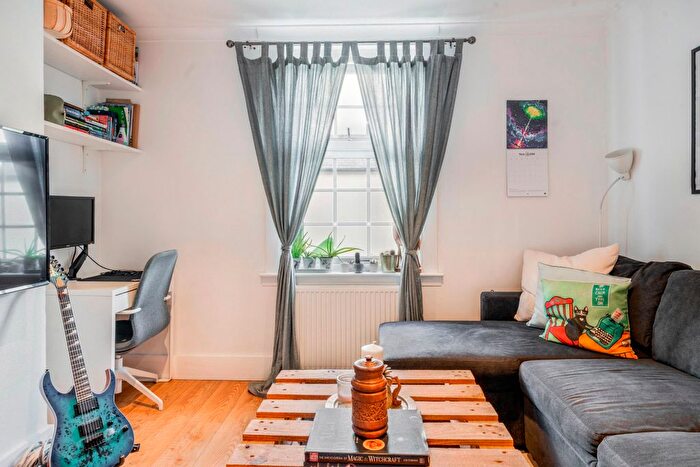 3 Bedroom Terraced House For Sale In Auckland Road, Tunbridge Wells, Kent, TN1