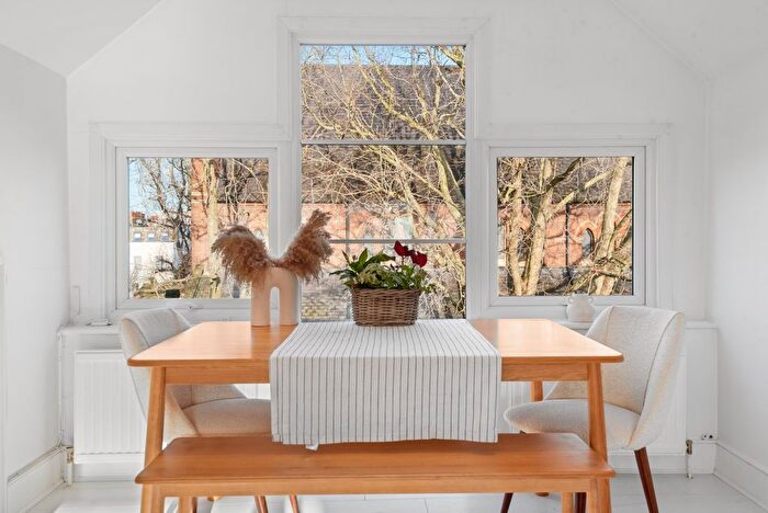 2 Bedroom Flat To Rent In St Peter's Terrace, Fulham, SW6