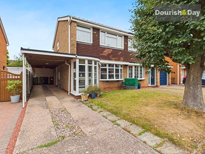 3 Bedroom Semi-Detached House For Sale In Caldervale Drive, Wildwood, Stafford, ST17