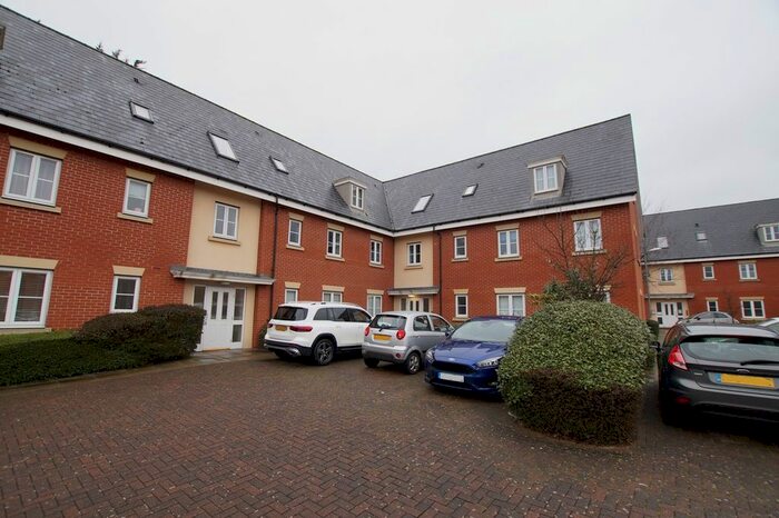 2 Bedroom Flat To Rent In Priory Chase, Rayleigh, SS6