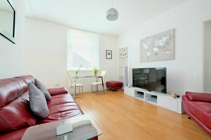 2 Bedroom Flat To Rent In Rosemount Place, Rosemount, Aberdeen, AB25