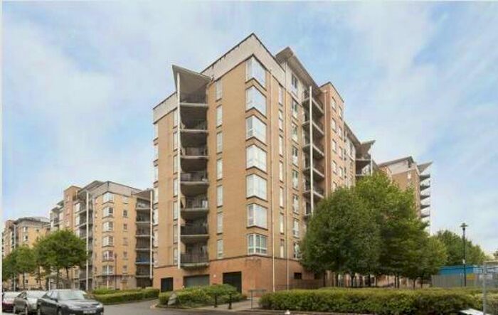 2 Bedroom Flat To Rent In Studley Court, Newport Avenue, Canary Wharf, Virgina Quays, London, E14