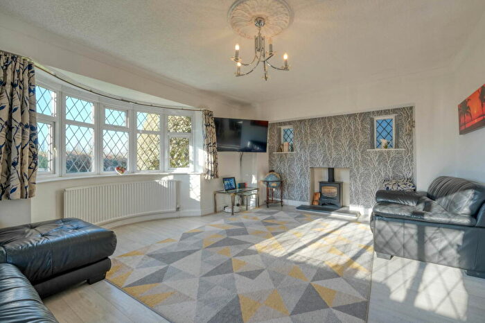 4 Bedroom Detached House For Sale In Lower Shepley Lane, Lickey End, Bromsgrove, B60