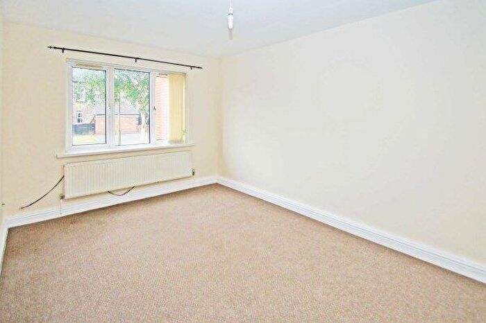 2 Bedroom Flat To Rent In Farnley View, Drighlington, Bradford, BD11