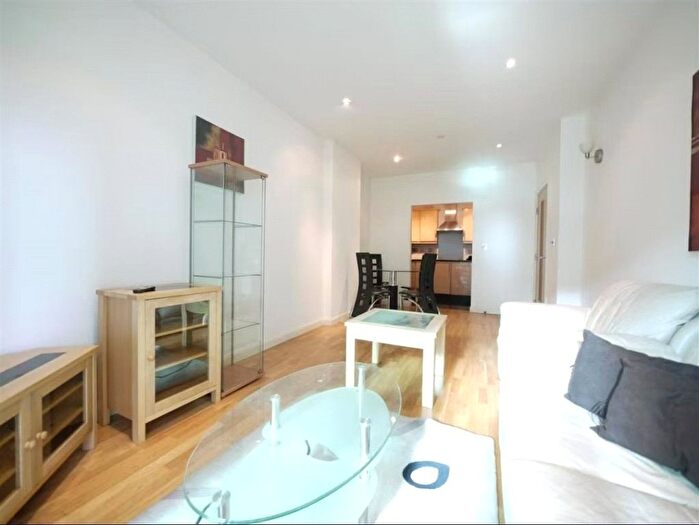 2 Bedroom Flat For Sale In Uxbridge Road, London, W5