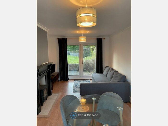 3 Bedroom Semi-Detached House To Rent In Eden Crescent, Leeds, LS4