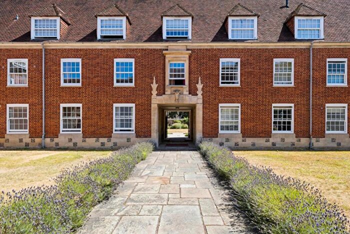 3 Bedroom Flat For Sale In The Close, Salisbury, SP1