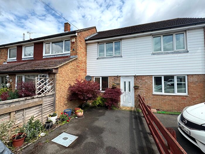 2 Bedroom Property To Rent In Cleves Way, Ashford, TN23