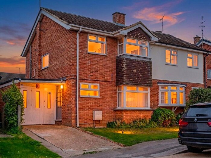 3 Bedroom Semi-Detached House For Sale In Foxholes Road, Chelmsford, CM2