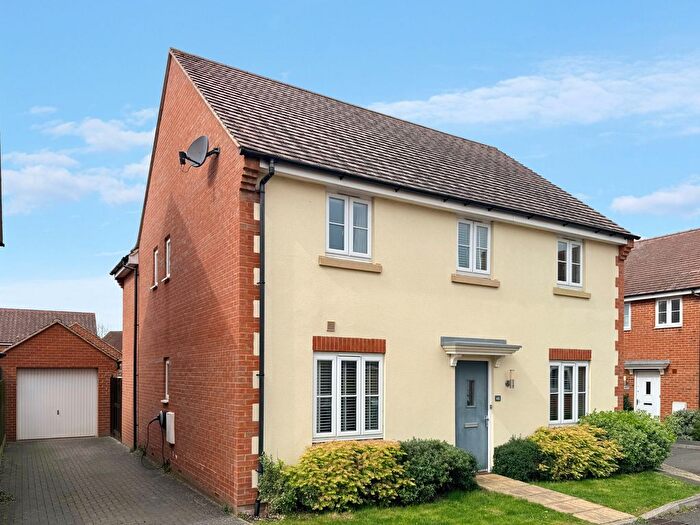 4 Bedroom Detached House For Sale In Walker Drive, Faringdon, SN7