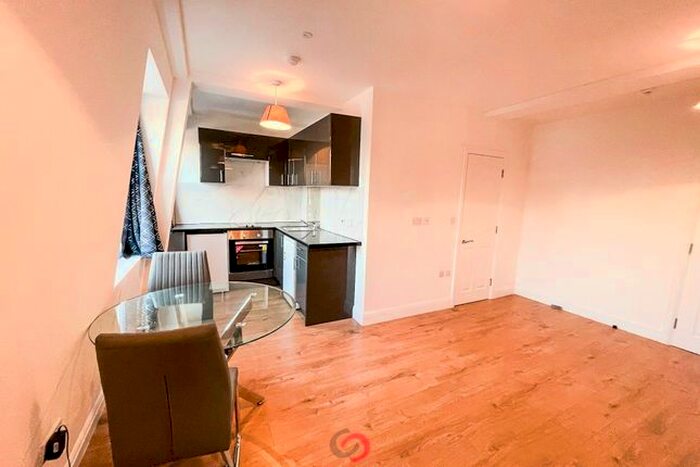 Studio To Rent In Holloway Road, London, N7