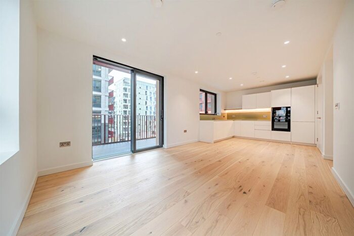 2 Bedroom Flat To Rent In Peninsula Gardens, Mabyn Lane, Lower Riverside, Greenwich Peninsula, SE10