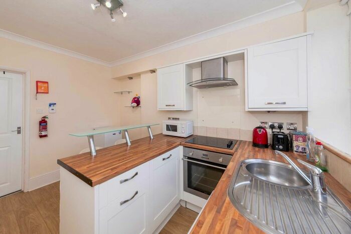 2 Bedroom Flat To Rent In Woodbridge Road, Guildford, GU1