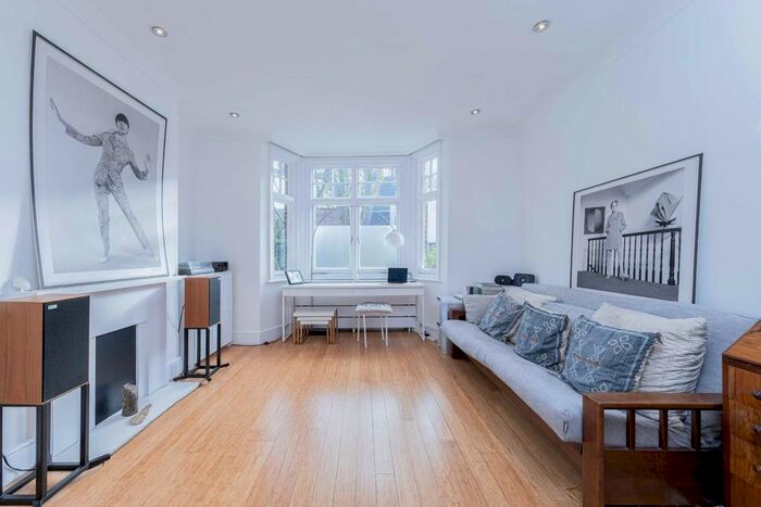 2 Bedroom Flat To Rent In Cruikshank Street, London, WC1X