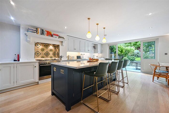 5 Bedroom Terraced House To Rent In Loftus Road, London, W12