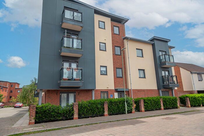 2 Bedroom Flat For Sale In Tiller Road, Waterlooville, PO7