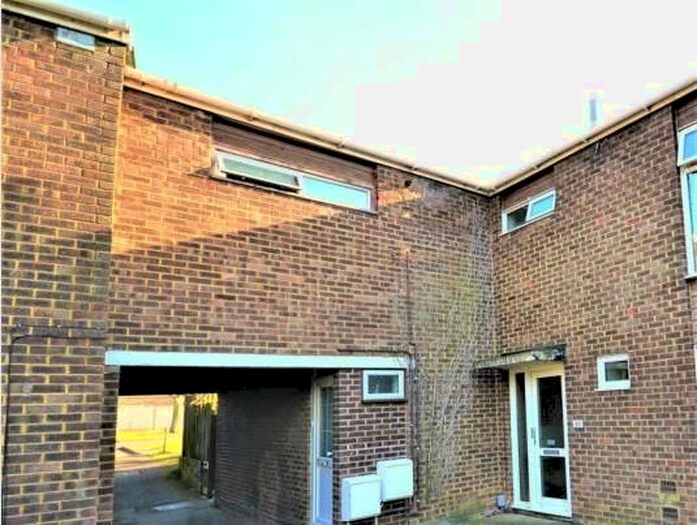 2 Bedroom Maisonette To Rent In Quilter Road, Basingstoke, RG22