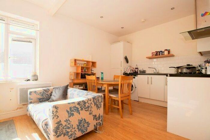 2 Bedroom Property To Rent In Russell Street, Cardiff, CF24