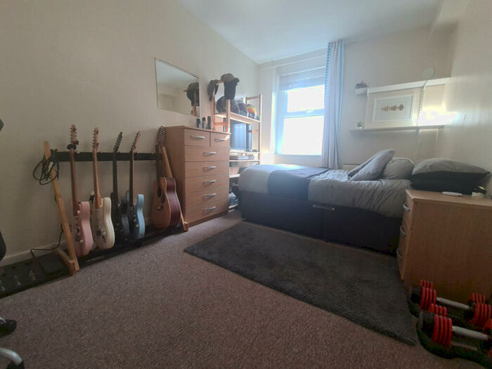 1 Bedroom House To Rent In Moorland Road, Leeds, LS6