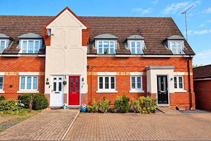 2 Bedroom Maisonette For Sale In Stanley Rise, Chelmer Village, Chelmsford, Essex, CM2
