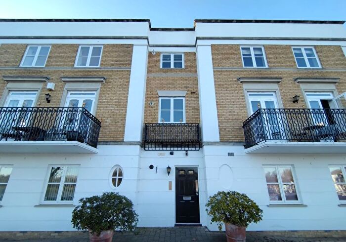 2 Bedroom Flat For Sale In Thames Crescent, Chiswick, London, W4