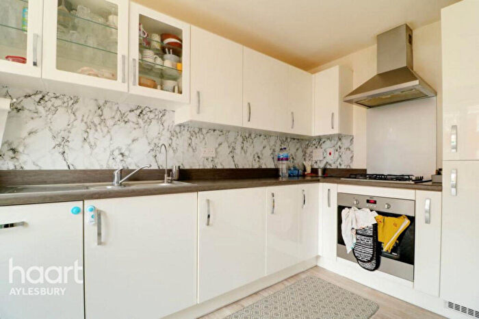 3 Bedroom Semi-Detached House To Rent In Ox Ground, Aylesbury, HP18