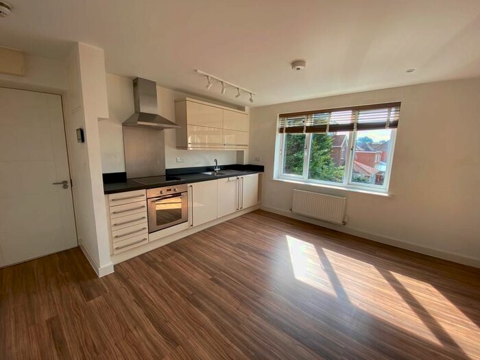 1 Bedroom Flat To Rent In Mousehole Lane, Southampton, SO18