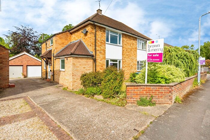 3 Bedroom Semi-Detached House For Sale In Icknield Close, Wendover, Aylesbury, HP22