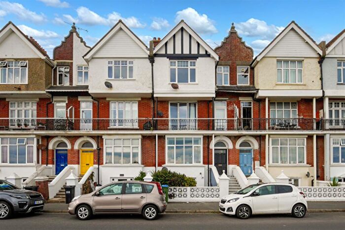 2 Bedroom Maisonette For Sale In South Terrace, Littlehampton, BN17
