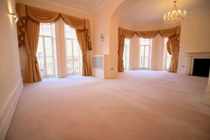3 Bedroom Flat To Rent In Kensington Gore, Albert Hall Mansions, SW7