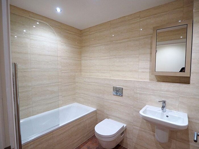 4 Bedroom Flat To Rent In Fitzwilliam Street, Sheffield, S1
