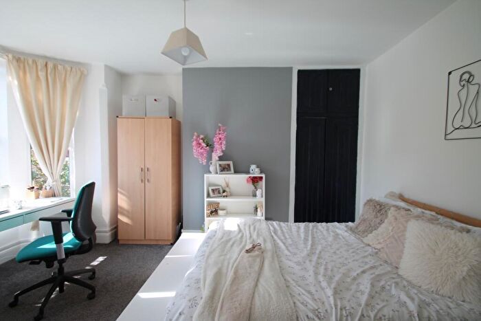 3 Bedroom House To Rent In Burford Road, Nottingham, NG7