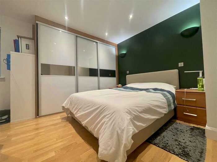 2 Bedroom Apartment To Rent In Harvest Court, York Way, Watford, WD25