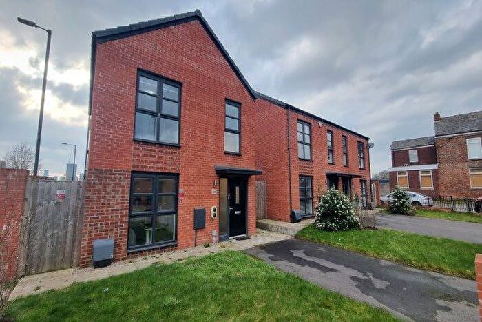 2 Bedroom Detached House To Rent In Bourdon Street, Manchester, M40