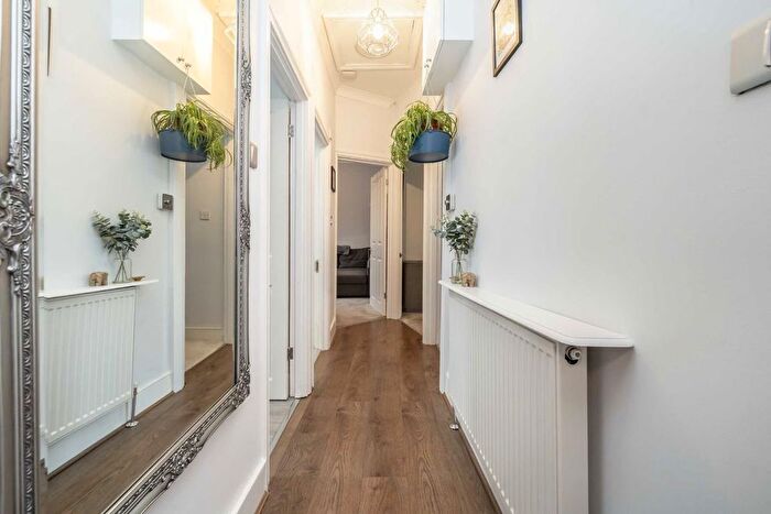 2 Bedroom Flat To Rent In Chapter Road, London, NW2