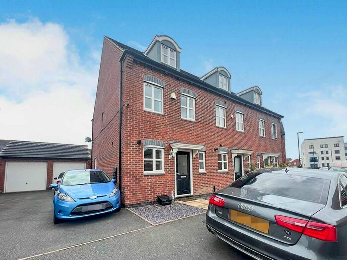 3 Bedroom Town House To Rent In Dragoon Road, Stoke Village, Coventry, CV3