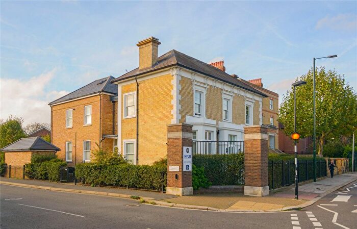 3 Bedroom Flat To Rent In Queens Road, Teddington, TW11